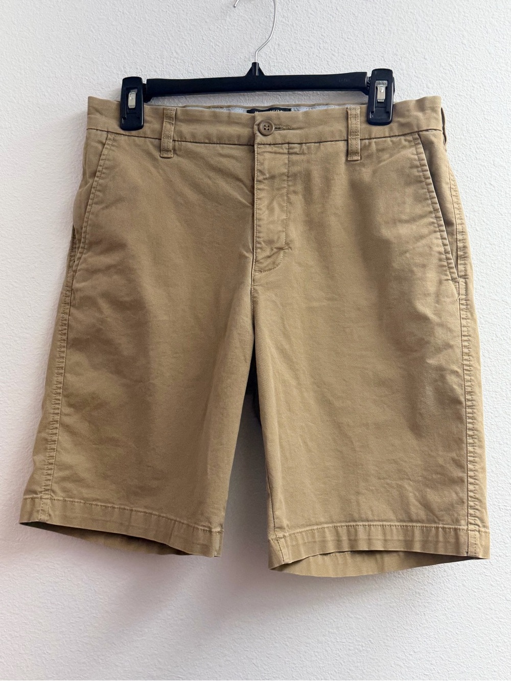 Dockers Tan Flat-Front Men's chino Shorts size 30